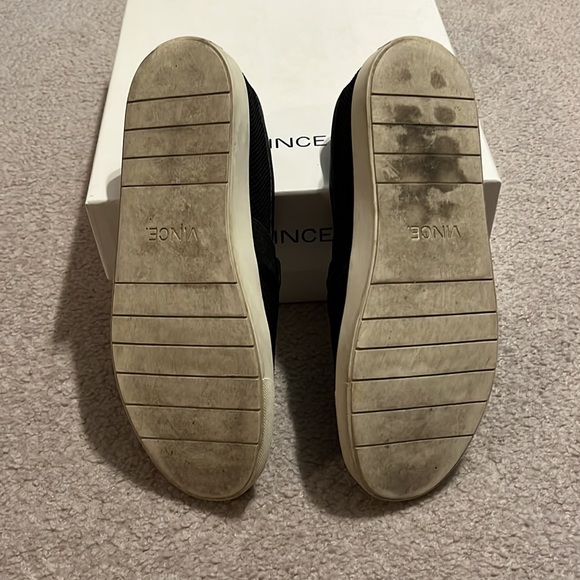 Vince black slip on casual sneaker. Fabric. Size 8 1/2 - Picture 4 of 7